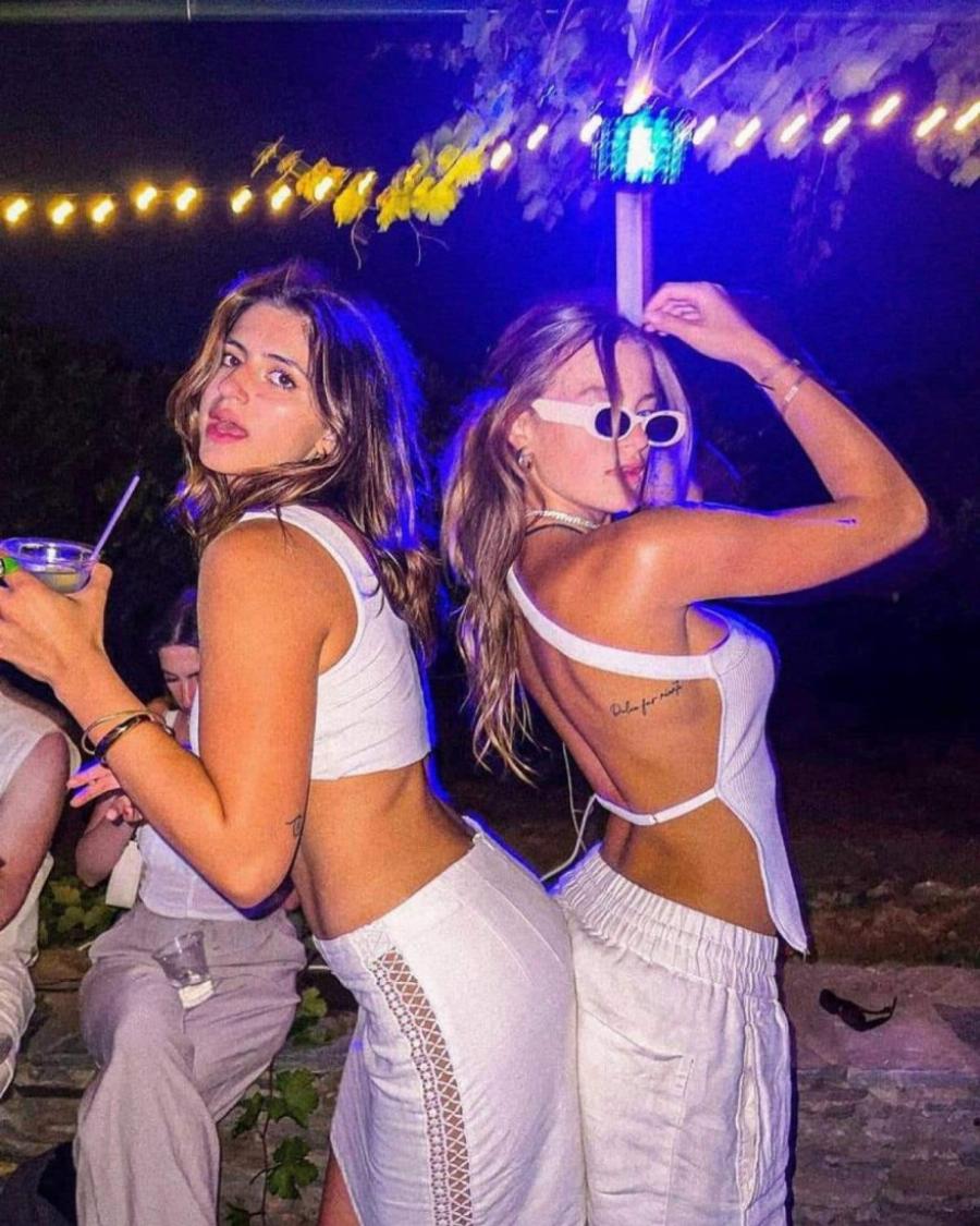 Πάρτι δίχως αύριο για την Γαία Μερκούρη: Το σχόλιο του Άγγελου Λάτσιου στις φωτογραφίες από τις διακοπές με τους φίλους της