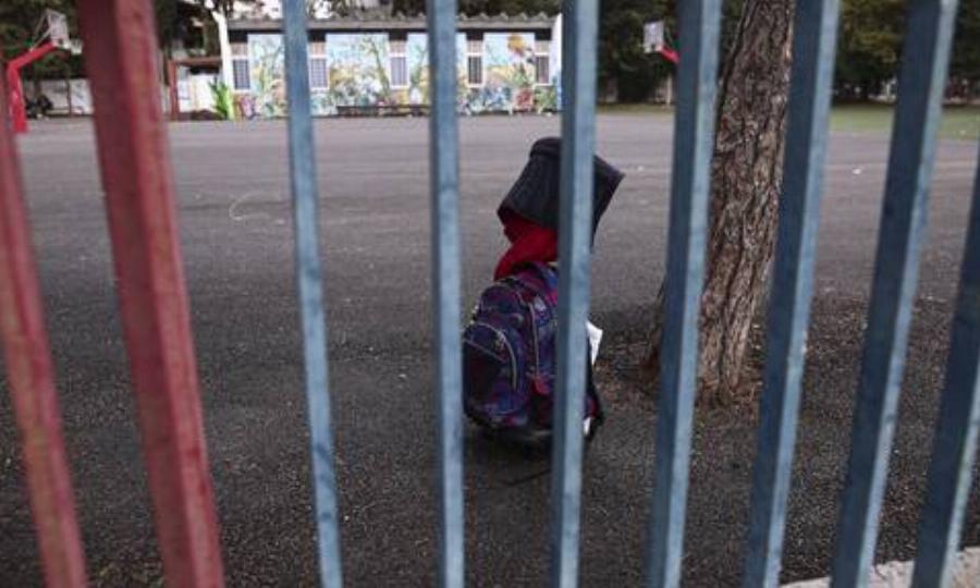 Βόλτες με το φουσκωτό και μακροβούτια: Ο Γιώργος Λιάγκας έκανε κατακόρυφο μέσα στη θάλασσα