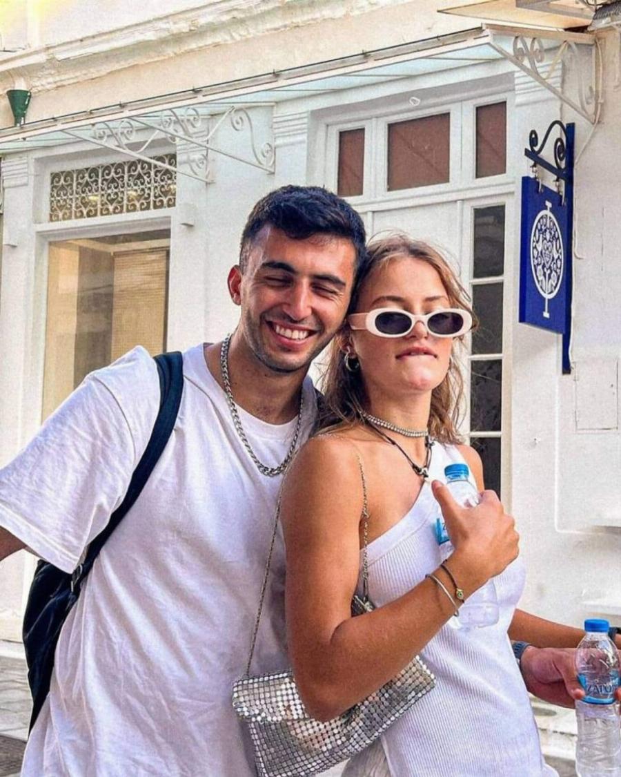 Πάρτι δίχως αύριο για την Γαία Μερκούρη: Το σχόλιο του Άγγελου Λάτσιου στις φωτογραφίες από τις διακοπές με τους φίλους της