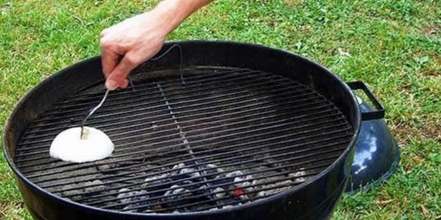 Σαν δύο σταγόνες νερό με τον Τσιμιτσέλη: Μας συστήνει τη μητέρα του και η ομοιότητα είναι απίστευτη