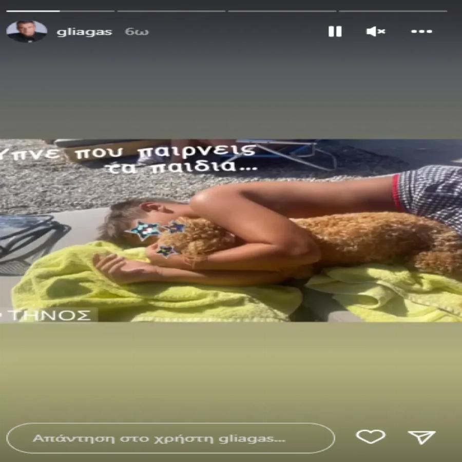 Βόλτες με το φουσκωτό και μακροβούτια: Ο Γιώργος Λιάγκας έκανε κατακόρυφο μέσα στη θάλασσα