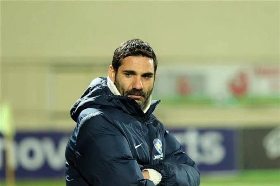 Δημήτρης Ελευθερόπουλος: Ο ζεν πρεμιέ του ελληνικού ποδοσφαίρου, τα 7 πρωταθλήματα με τον Ολυμπιακό, η πανέμορφη σύζυγος και τα παιδιά