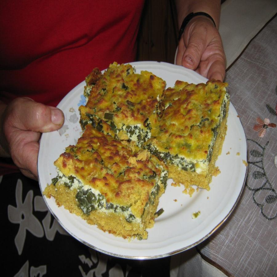 Αρβανίτικη «Πισπιλίτα» του ονείρου: Η χορτόπιτα χωρίς φύλλο με καλαμποκάλευρο που θα σε ξετρελάνει