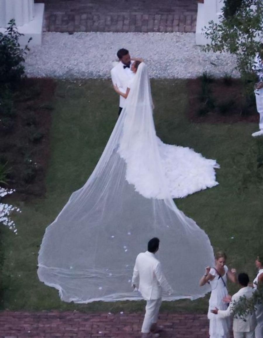 Γάμος χλιδή για Τζένιφερ Λόπεζ και Μπεν Άφλεκ: Παντρεύτηκαν στην Τζόρτζια με μια εντυπωσιακή τελετή