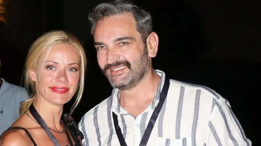 «Σπάει» τη σιωπή της η Ζέτα Μακρυπούλια: Ποζάρει με μπικίνι στη παραλία μετά το ξεκαθάρισμα για τη σχέση με τον Κωνσταντίνο Δέδε