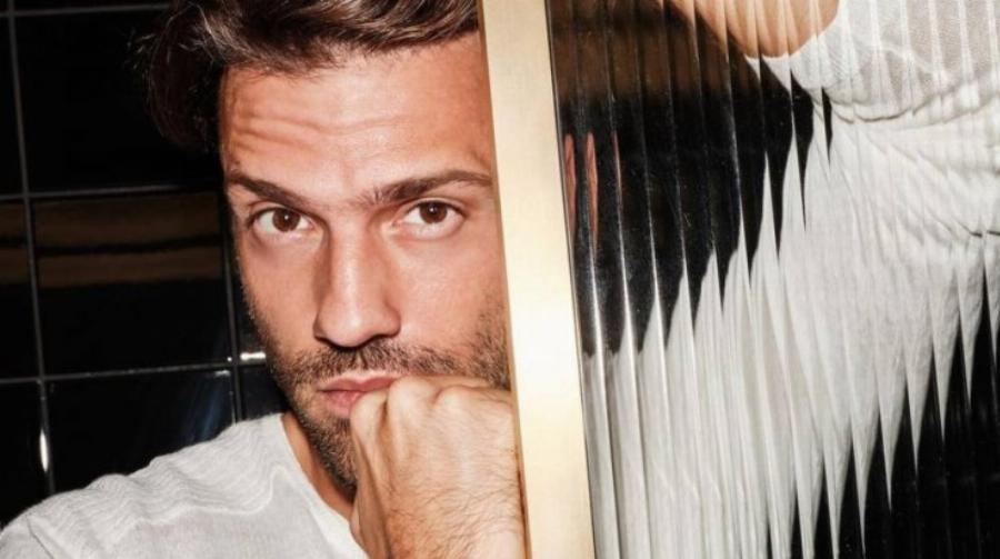 “Έχω ορκιστεί στον τάφο του πατέρα μου”: Συγκλονίζει ο Θύμιος Μπουγάς στη νέα του αρχή και εξομολογείται