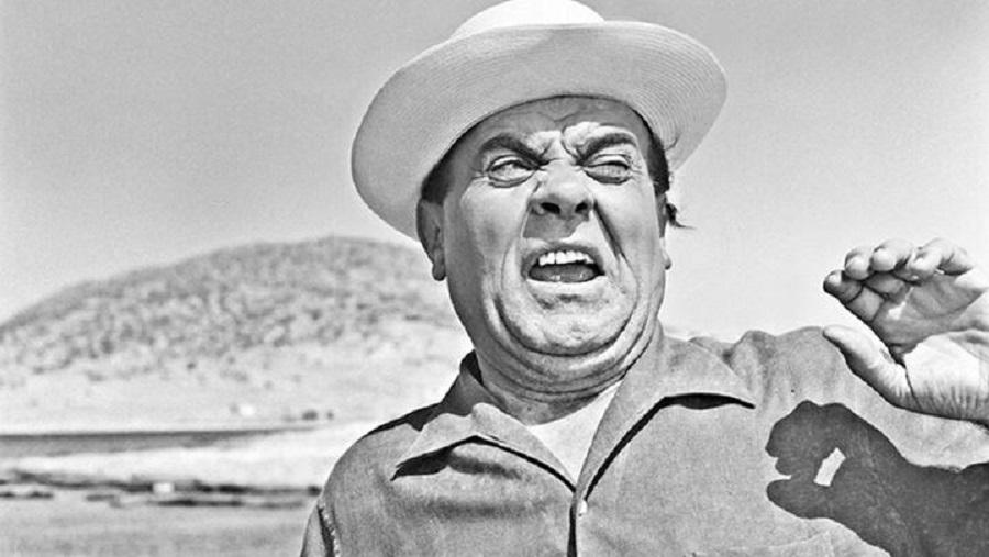 Βασίλης Αυλωνίτης: Τα δύσκολα παιδικά χρόνια, η απόπειρα δολοφονίας, ο εθισμός στον τζόγο, το σκάνδαλο με θαυμάστρια και η διάλυση του γάμου