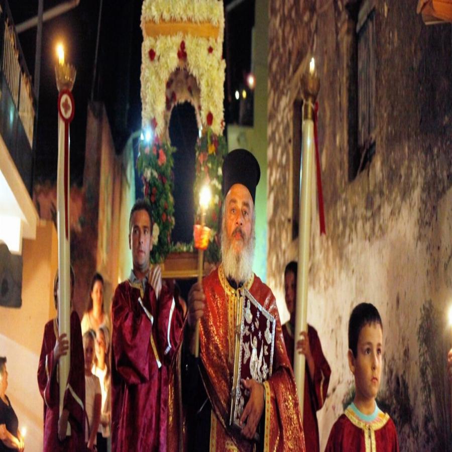 Γιορτή Δεκαπενταύγουστου στην Κέρκυρα: Οι επιτάφιοι της Παναγιάς που στολίζονται με εκατοντάδες πολύχρωμες κορδέλες