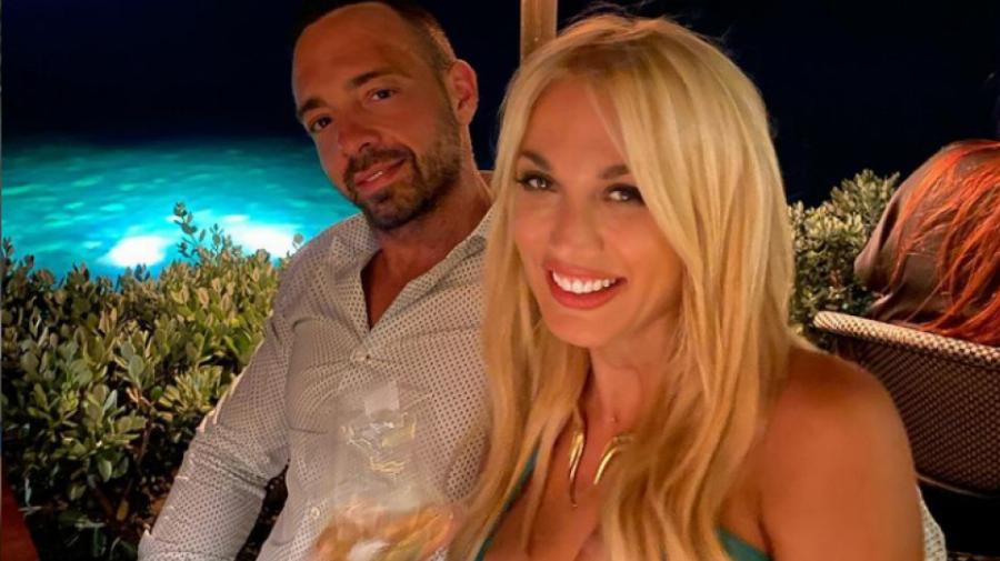 Τρικούβερτο γλέντι με κουφέτα: Παντρεύονται Κωνσταντίνα Σπυροπούλου και Βασίλης Σταθοκωστόπουλος πριν γίνουν γονείς