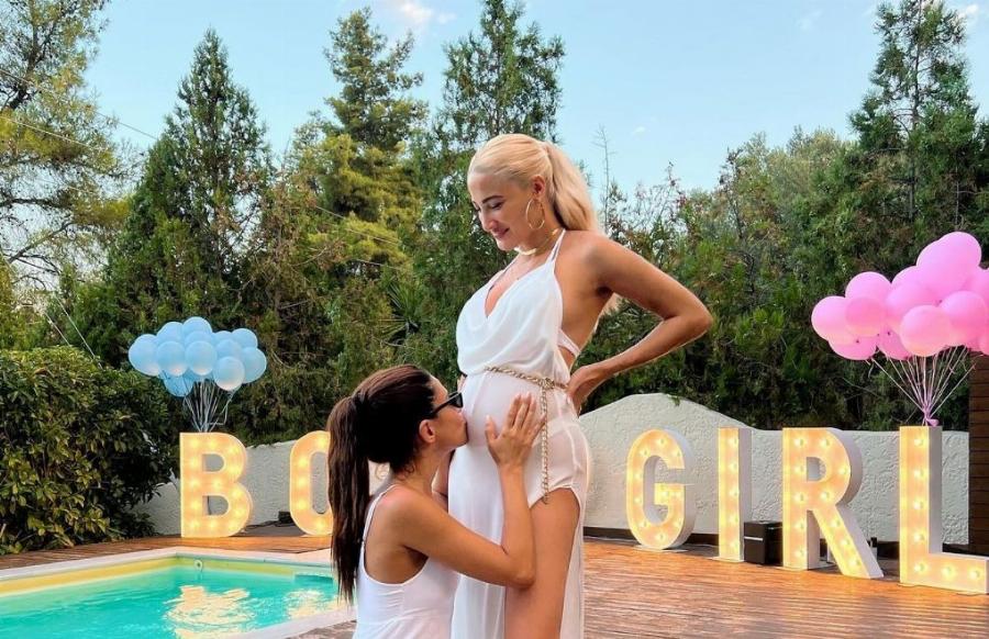 Με ένα λαμπερό πάρτι: Η Ιωάννα Τούνη απoκάλυψε το φύλο του μωρού της και ο Αλεξάνδρου πανυγήρισε με μια βουτιά στην πισίνα