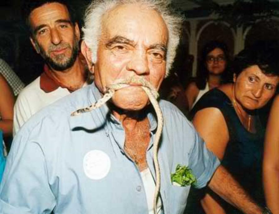 Κεφαλονιά: Η ιστορία πίσω από το θαύμα με τα φιδάκια της Παναγίας