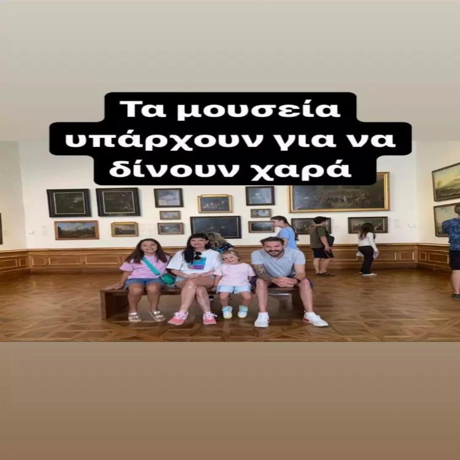 «Τσογλάνι» αποκάλεσε η Αθηναΐς Νέγκα τον Snik:  Έξαλλη η δημοσιογράφος μετά το βίντεο που τον δείχνει να καπνίζει στο Λούβρο