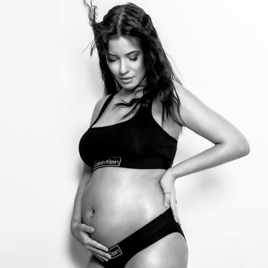 Τρισευτυχισμένη η Λάουρα Νάργες: Διανύει τον 7ο μήνα της εγκυμοσύνης της και έκανε ερωτική εξομολόγηση στον Σαντικάι