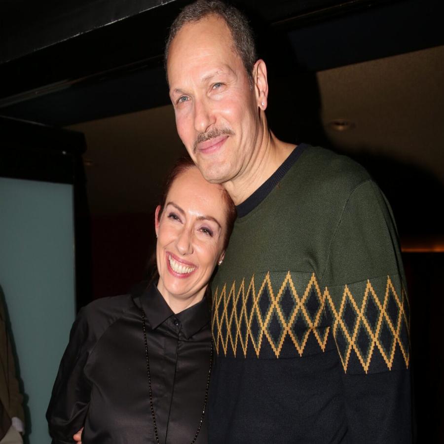 Μέσα στα δέντρα, με τεράστια πισίνα και μοναδική θέα: Θα πάθετε πλάκα με το εξοχικό της Μιμής Ντενίση στον Θεολόγο