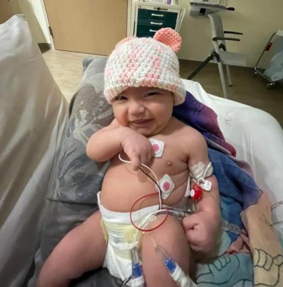 Θαύμα για μια ψυχούλα: Mωράκι που πάλευε με τη λευχαιμία από 3 εβδομάδων έγινε επιτέλους καλά