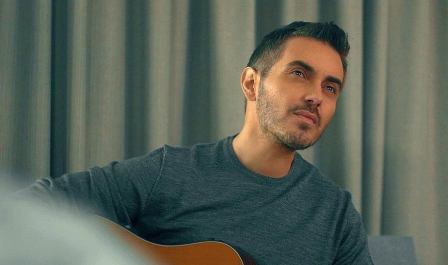 Λιώμα από την γυμναστική ο Μιχάλης Χατζηγιάννης: «Δουλεύω τους ανύπαρκτους κοιλιακούς μου»