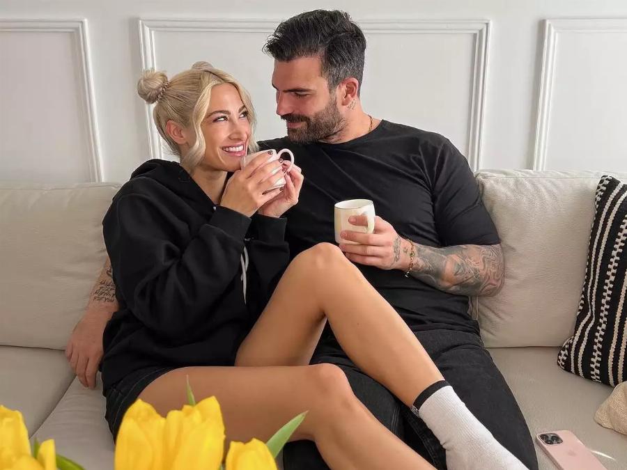 Το αποκάλυψε με μια ανάρτηση: Αυτό είναι το φύλο του μωρού της Ιωάννας Τούνη και του Δημήτρη Αλεξάνδρου