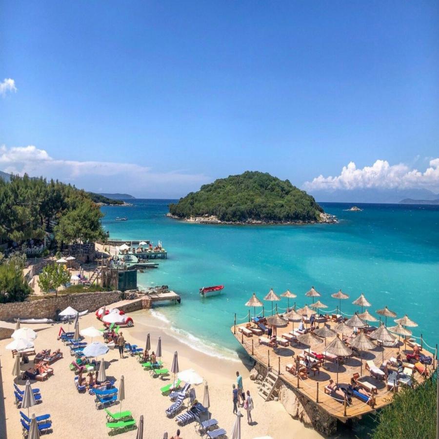 «Αμμουδιές και πάμφθηνο φαγητό»: Χρήστες του TikTok αποθεώνουν την Αλβανία ως κορυφαίο προορισμό του καλοκαιριού