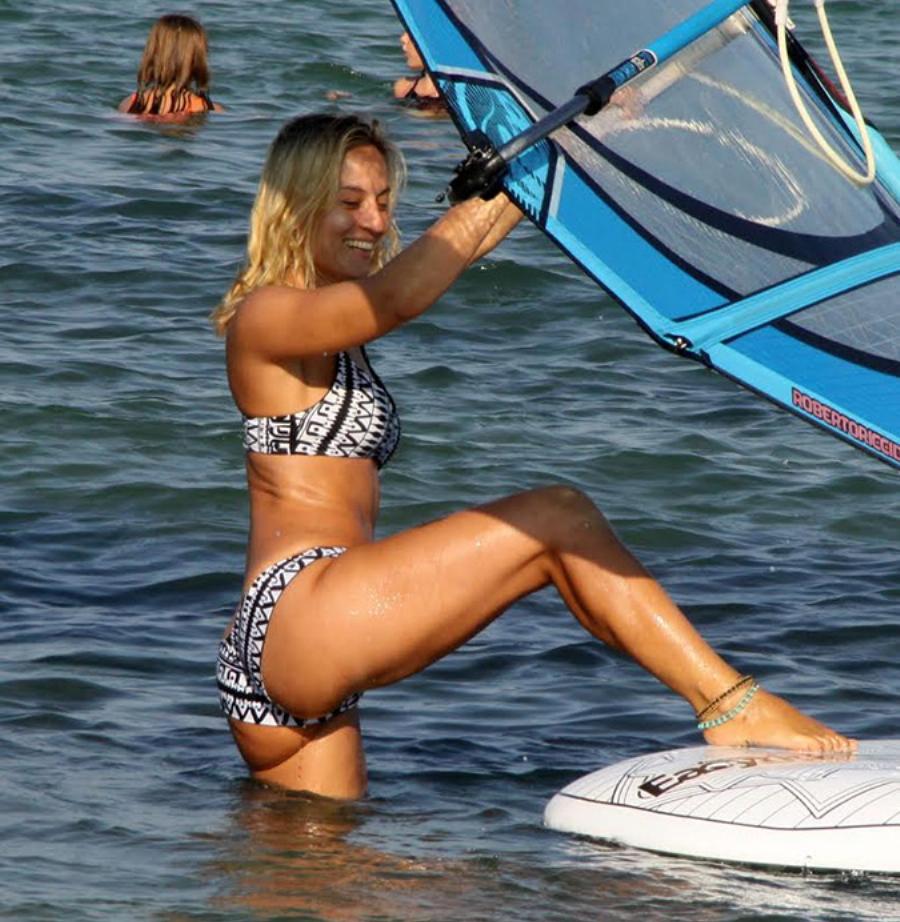 Μαγεύει σαν πραγματική γοργόνα: Η Ελεονώρα Μελέτη ποζάρει στον βυθό της θάλασσας και είvαι πραγματικά ένα όνειρο