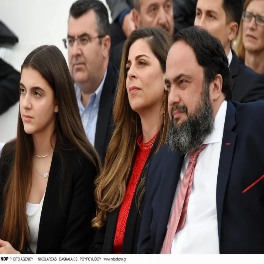 Την βλέπουμε σπάνια και είναι εντυπωσιακή: Η όμορφη σύζυγος του Βαγγέλη Μαρινάκη, Αθανασία