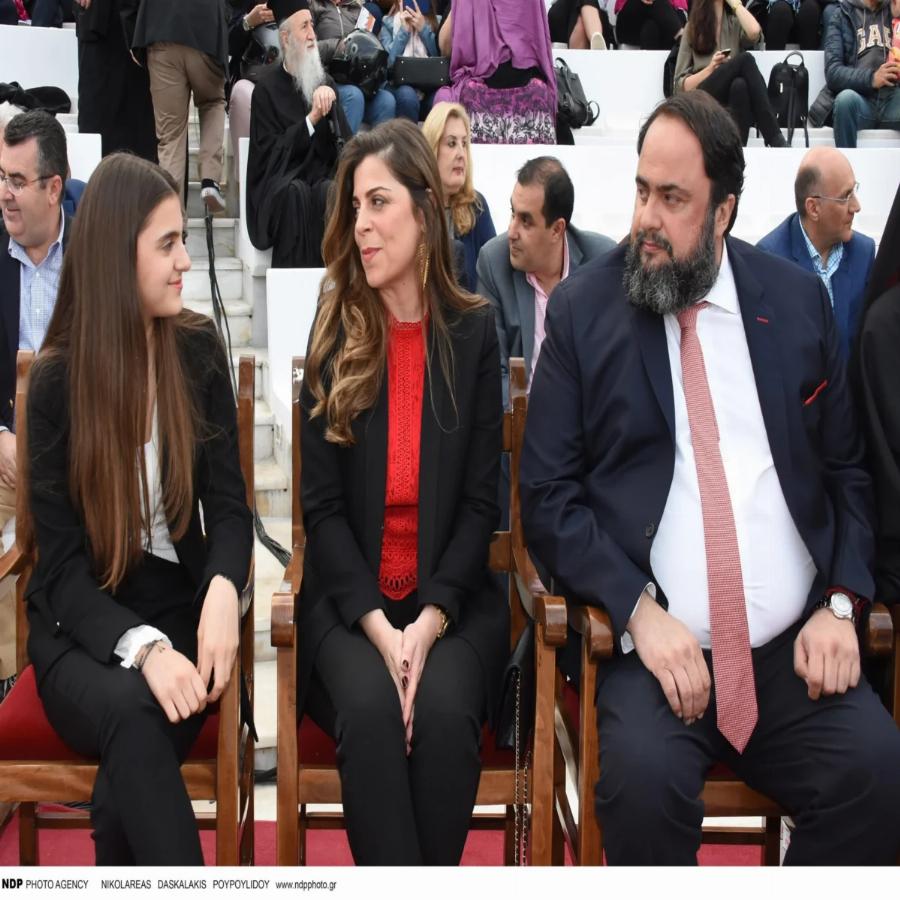 Την βλέπουμε σπάνια και είναι εντυπωσιακή: Η όμορφη σύζυγος του Βαγγέλη Μαρινάκη, Αθανασία