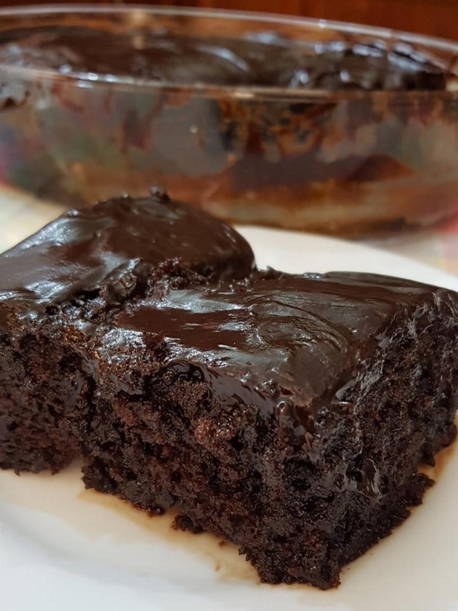 Για τους σοκολατοφάγους: Νηστίσιμη σοκολατόπιτα, ζουμερή και με ελάχιστα υλικά