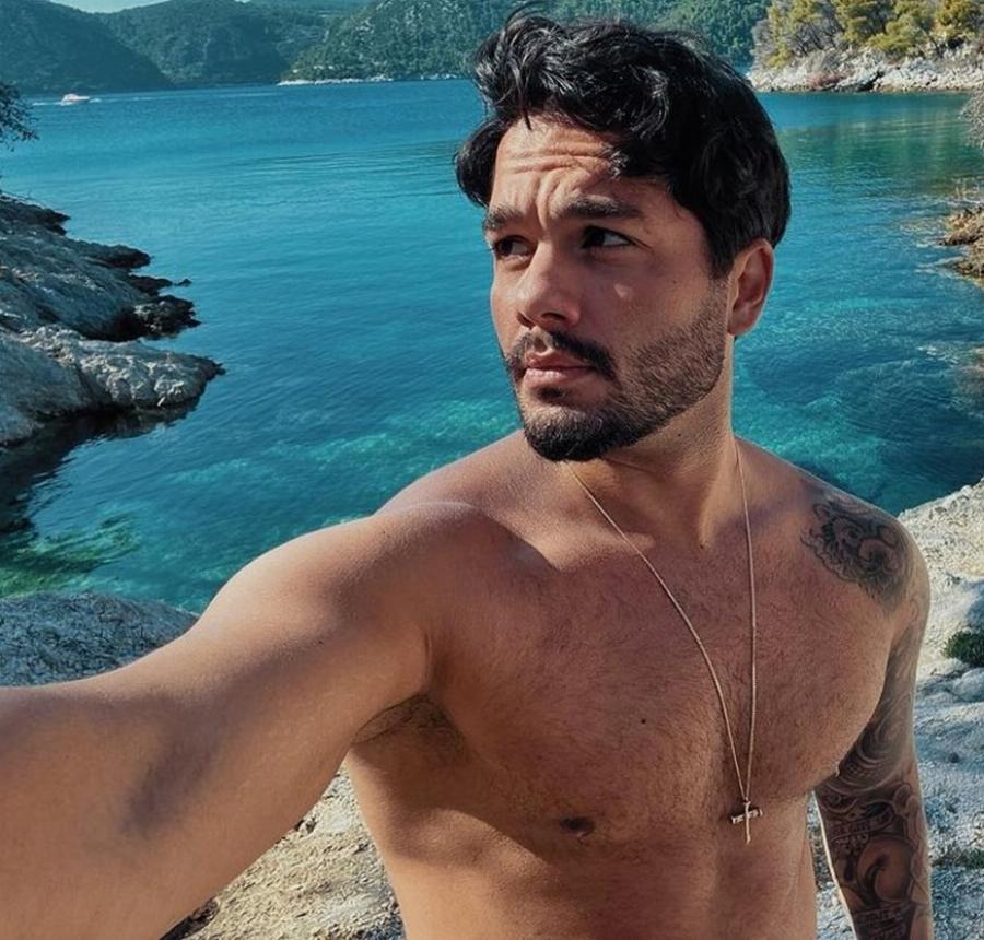 Φουλ ερωτευμένος ο Χρήστος Μάστορας: Σε σχέση με ξανθιά καλλονή και το «μυστικό» τους ταξίδι