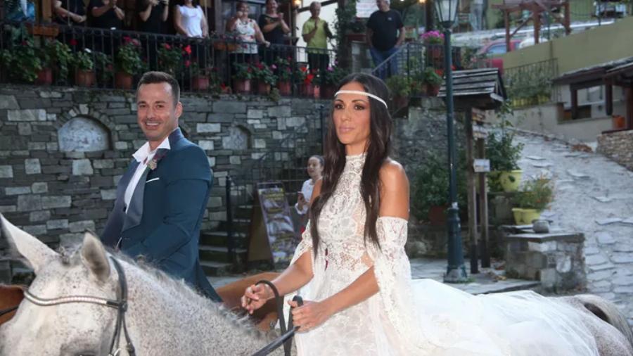 Μελαχρινός και κούκλος μουσικός: Ο Κώστας Κωνσταντινίδης παντρεύτηκε την Ανθή Βούλγαρη και βρήκανε την ευτυχία