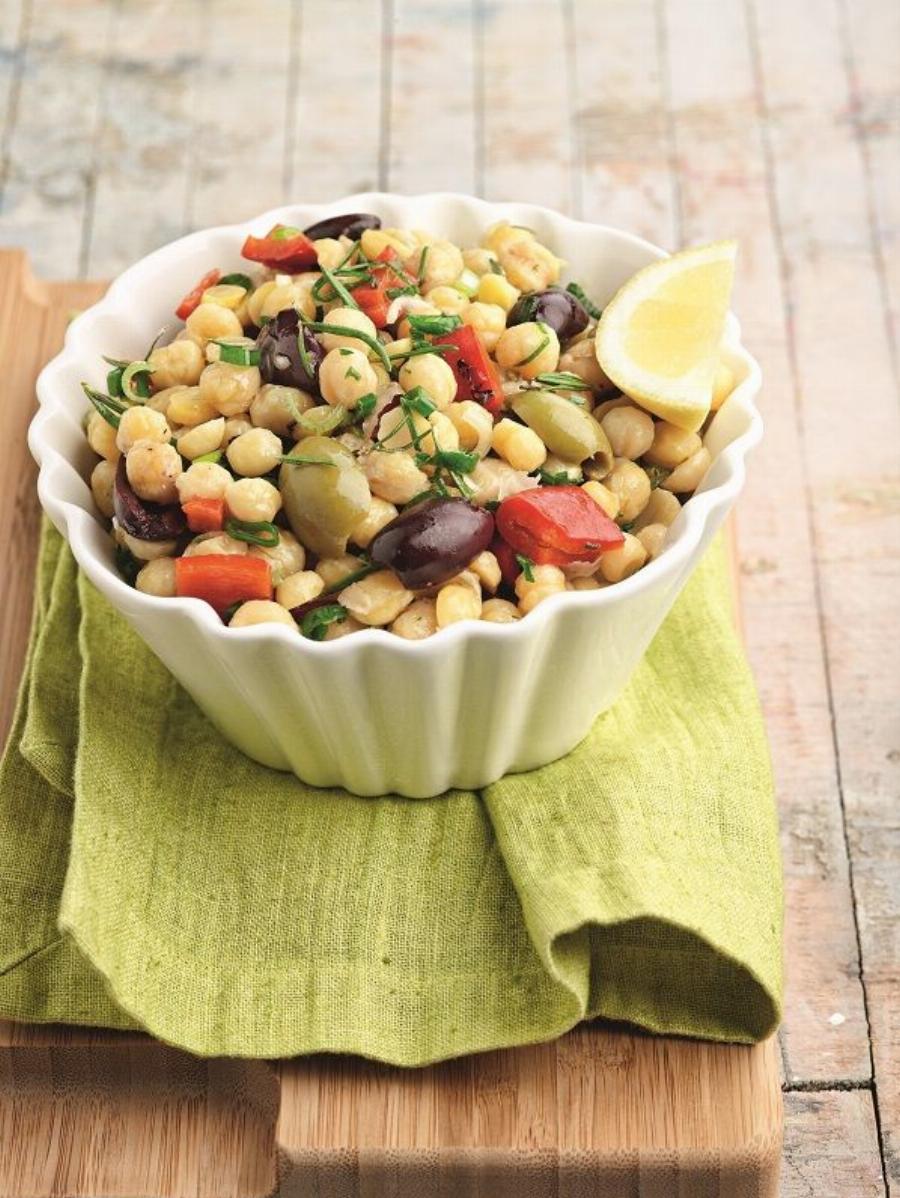 Με άρωμα Ελλάδας: Ελαφριά και δροσερή μεσογειακή μακαρονοσαλάτα με ελιές και μουστάρδα