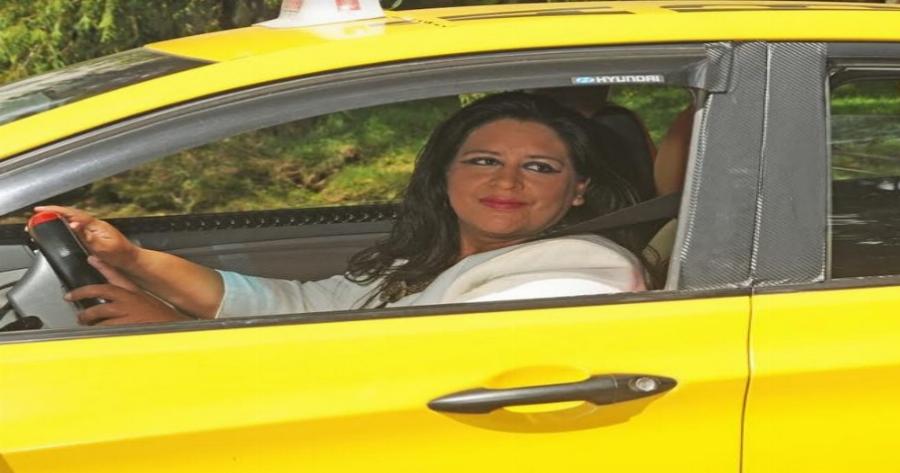 Η ιστορία της Ηλέκτρας: “Μεγάλωσα το παιδί μου μόνη μέσα σε ένα ταξί. Σήμερα έχω δικό μου στόλο”