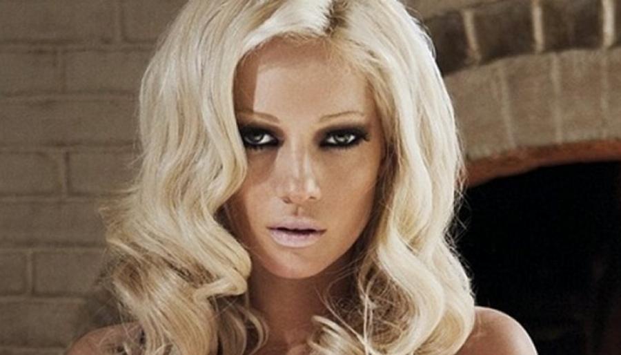 Δεν έχει πάρει ούτε γραμμάριο: Η Τζούλια Αλεξανδράτου ποζάρει με μαγιό και ζαλίζει