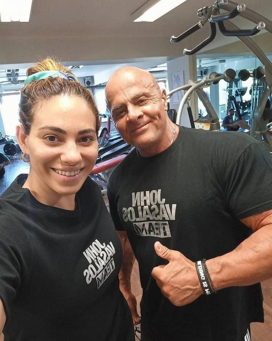 Έλληνας Σβαρτζενέγκερ ο πατέρας του Βασάλου: Τα καλλίγραμμα σώματα και οι οικογενειακές φωτογραφίες