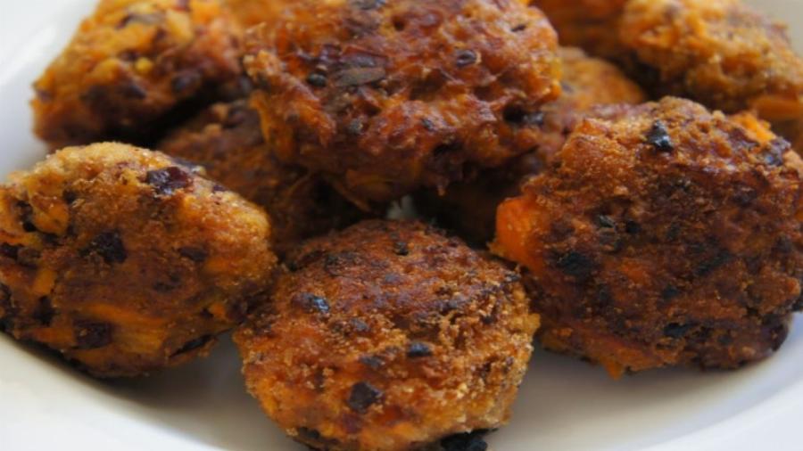 Καλύτερα και από τα κανονικά: Νηστίσιμα  λαχταριστά κεφτεδάκια από πατάτες, κολοκυθάκια και καρότα