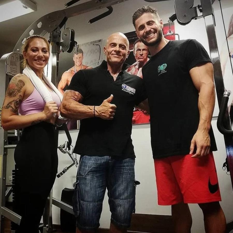 Έλληνας Σβαρτζενέγκερ ο πατέρας του Βασάλου: Τα καλλίγραμμα σώματα και οι οικογενειακές φωτογραφίες