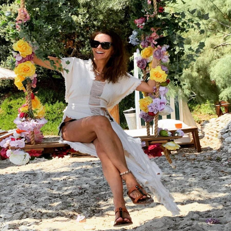 Με φουσκωμένη την κοιλιά η Κωνσταντίνα Σπυροπούλου: Οι πρώτες φωτογραφίες που δείχνουν την εγκυμοσύνη της