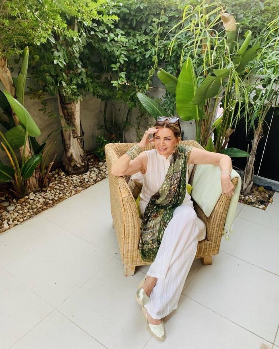 Ένας εξωτικός παράδεισος για την Μιμή Ντενίση: Το απίθανο σαλόνι εξωτερικού χώρου στην πισίνα της με τις κουρτίνες που θα σας ξετρελάνουν