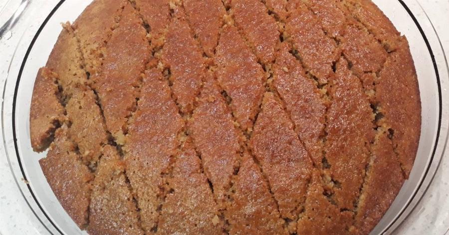 Η νηστεία έχει γεύση: Nηστίσιμη καρυδόπιτα με σταφίδες που δεν θα μείνει ούτε ψίχουλο στο ταψί