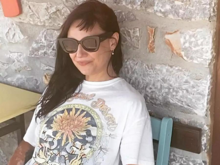 Μαθήματα αυτοαγάπης από την Αθηναΐς Νέγκα: «Πήρα τη λεύκη μου για ποτό στην Άνω Σύρο» – Ένα δυνατό μήνυμα για τα αυτοάνοσα