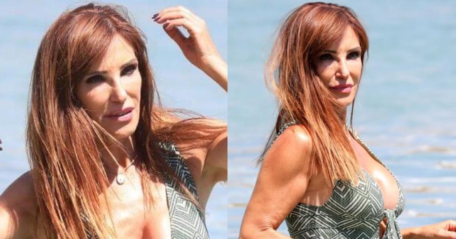 Βάζει κάτω και τις 20αρες: Σούσουρο με τις φωτογραφίες της Βίκυς Χατζηβασιλείου, χωρίς ρετούς, με μικροσκοπικό μπικίνι στα 58 της