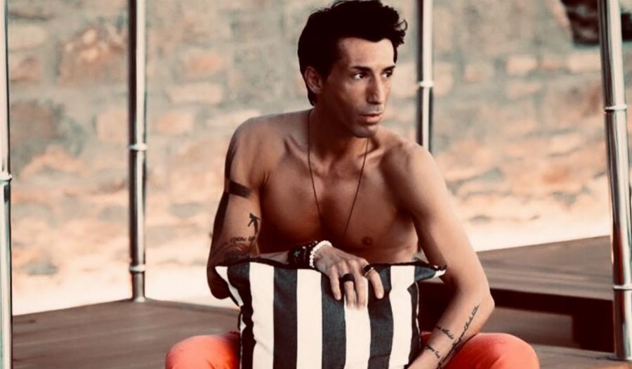 Σπαρακτικός ο Κωνσταντίνος Εμμανουήλ: «Ο πατέρας μου σκοτώθηκε και η μαμά μου την άλλη μέρα, 15 χρόνων με δύο παιδιά στην κοιλιά της, πήγε στην κηδεία του»