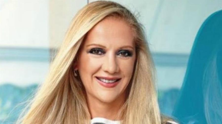 Πιο λαμπερή από ποτέ η Έλντα Πανοπούλου: Απολαμβάνει τις διακοπές της και ποζάρει στη θάλασσα