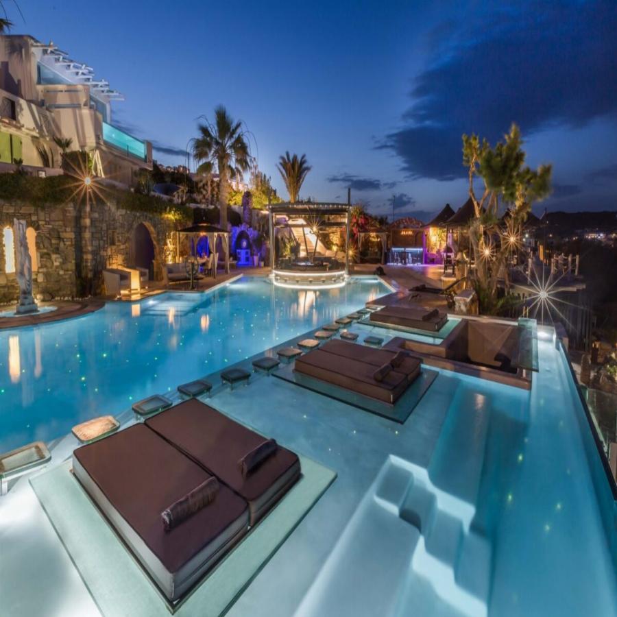 Η απόλυτη χλιδή για την Αθηνά Οικονομάκου: Το υπερπολυτελές ξενοδοχείο του συζύγου της στην Μύκονο