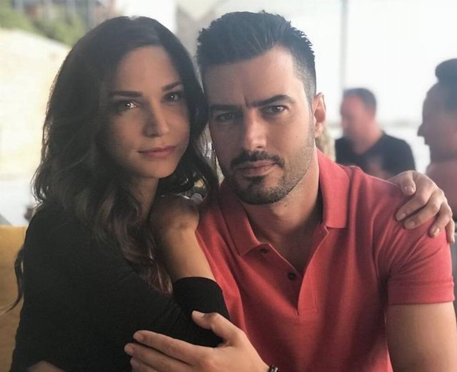 Μοιάζουν σαν δυο σταγόνες νερό: Η μεγάλη ομοιότητα του Γιάννη Τσιμιτσέλη με τη μητέρα του και η αδυναμία που της έχει