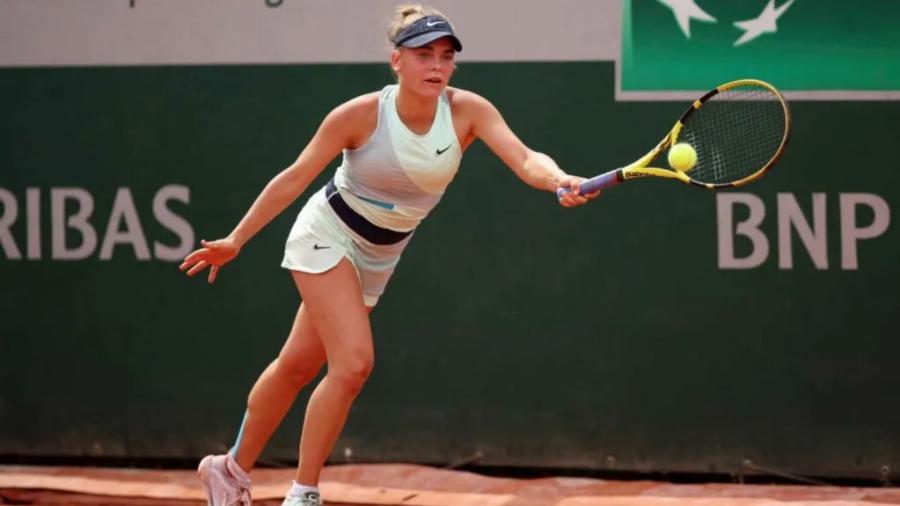 Σάλος στο US Open: Οργή για την απρεπή κίνηση, πατέρας και προπονητής πιάνουν τα οπίσθια παίκτριας του τένις