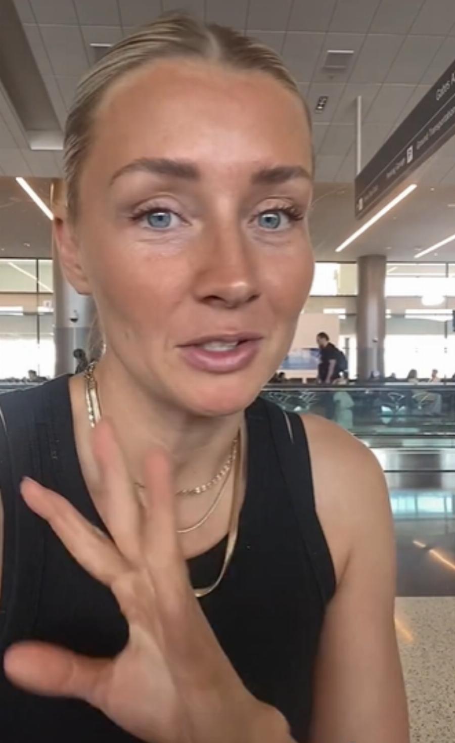 «Μην αποκαλύπτετε πολλές προσωπικές πληροφορίες»: Πρώην αεροσυνοδός αποκαλύπτει τα 5 πράγματα που δεν θα έκανε σε μια πτήση