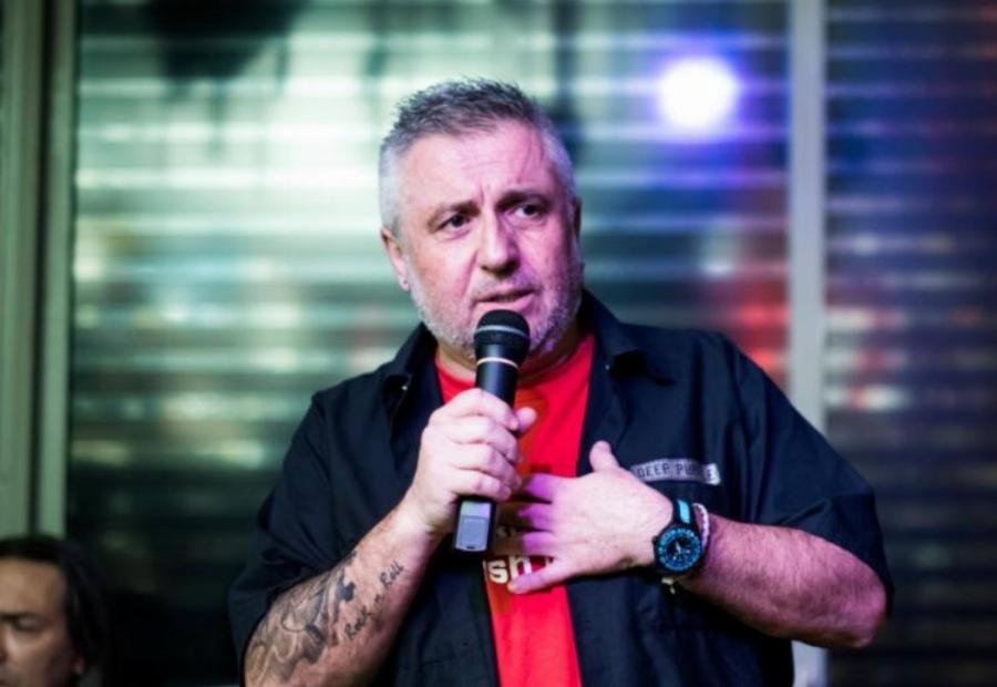Στάθης Παναγιώτοπουλος: Μετά τα όσα συνέβησαν ούτε γάτα δεν πατάει στο μαγαζί του στην Σκιάθο