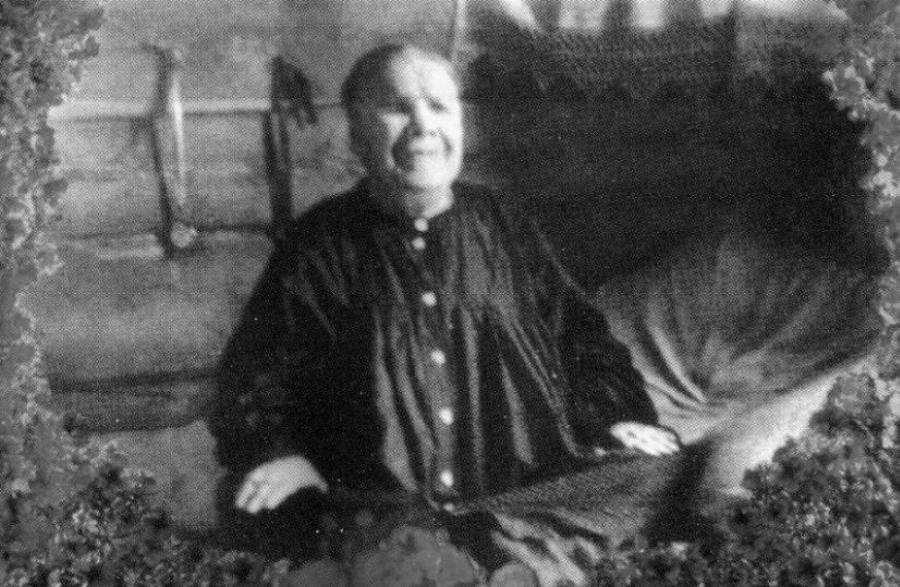 Ανατριχιαστική προφητεία της Αγίας Ματρώνας: «Θα βάλουν μπροστά σας τον “Σταυρό” και το “Ψωμί” και θα σας πουν διαλέξτε!»