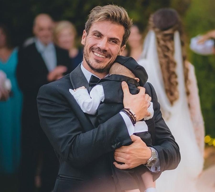 Ο Άκης Πετρετζίκης σε σπάνια στιγμιότυπα με τον γιο του: «Πήγαμε και Φανουρόπιτα στην εκκλησία»