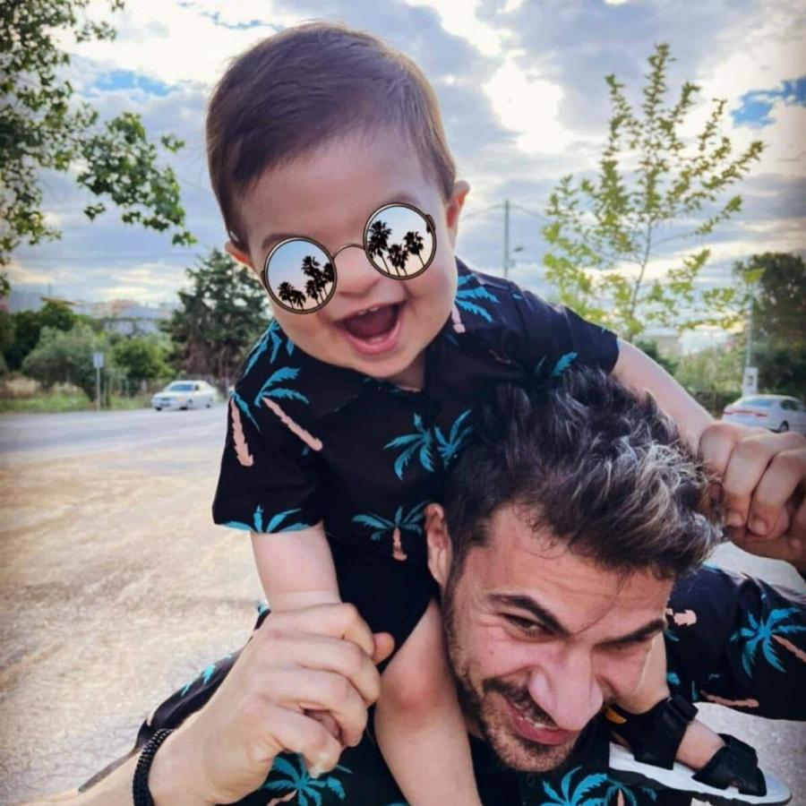 Η πιο γλυκιά ανάρτηση του Άκη Πετρετζίκη: Φτιάξανε φανουρόπιτα με τον γιο του και την πήγαν μαζί στην εκκλησία