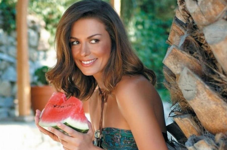 Πήρε την ομορφιά της μαμάς της: Η Τζίνα Αλιμόνου μας δείχνει τη 13χρονη κόρη της, Αδριάνα Βαρδινογιάννη